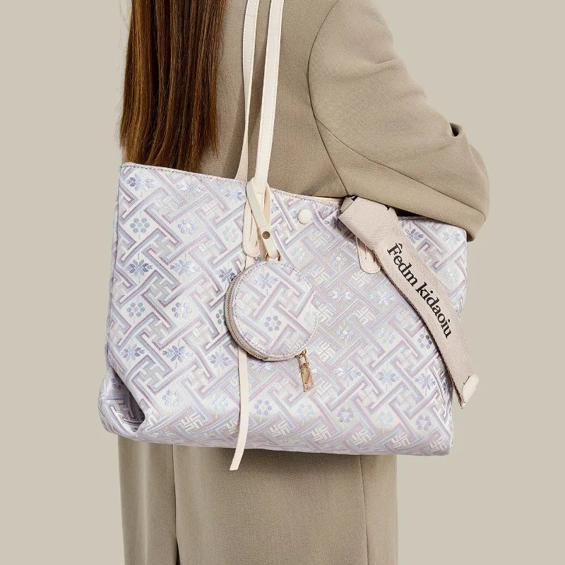 Elegant Women's Tote Bag – Large Capacity Shoulder Handbag in Off-White