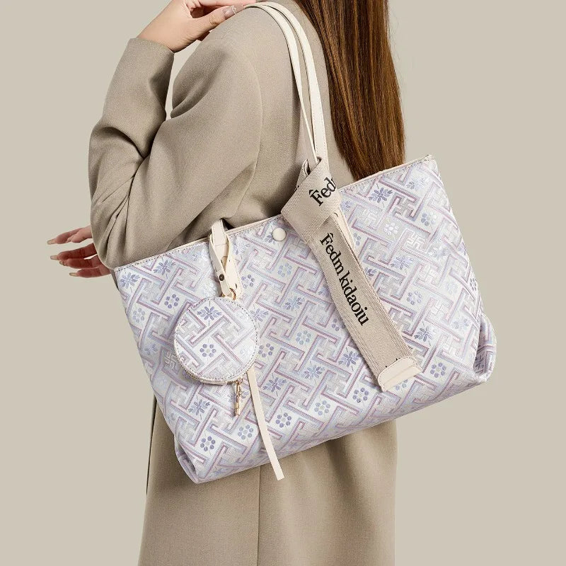 Elegant Women's Tote Bag – Large Capacity Shoulder Handbag in Off-White