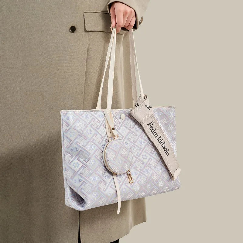 Elegant Women's Tote Bag – Large Capacity Shoulder Handbag in Off-White